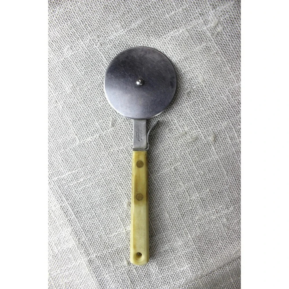 Vintage Nevco Stainless Steel Pizza Cutter Japan Cream Bakelite Handle Riveted